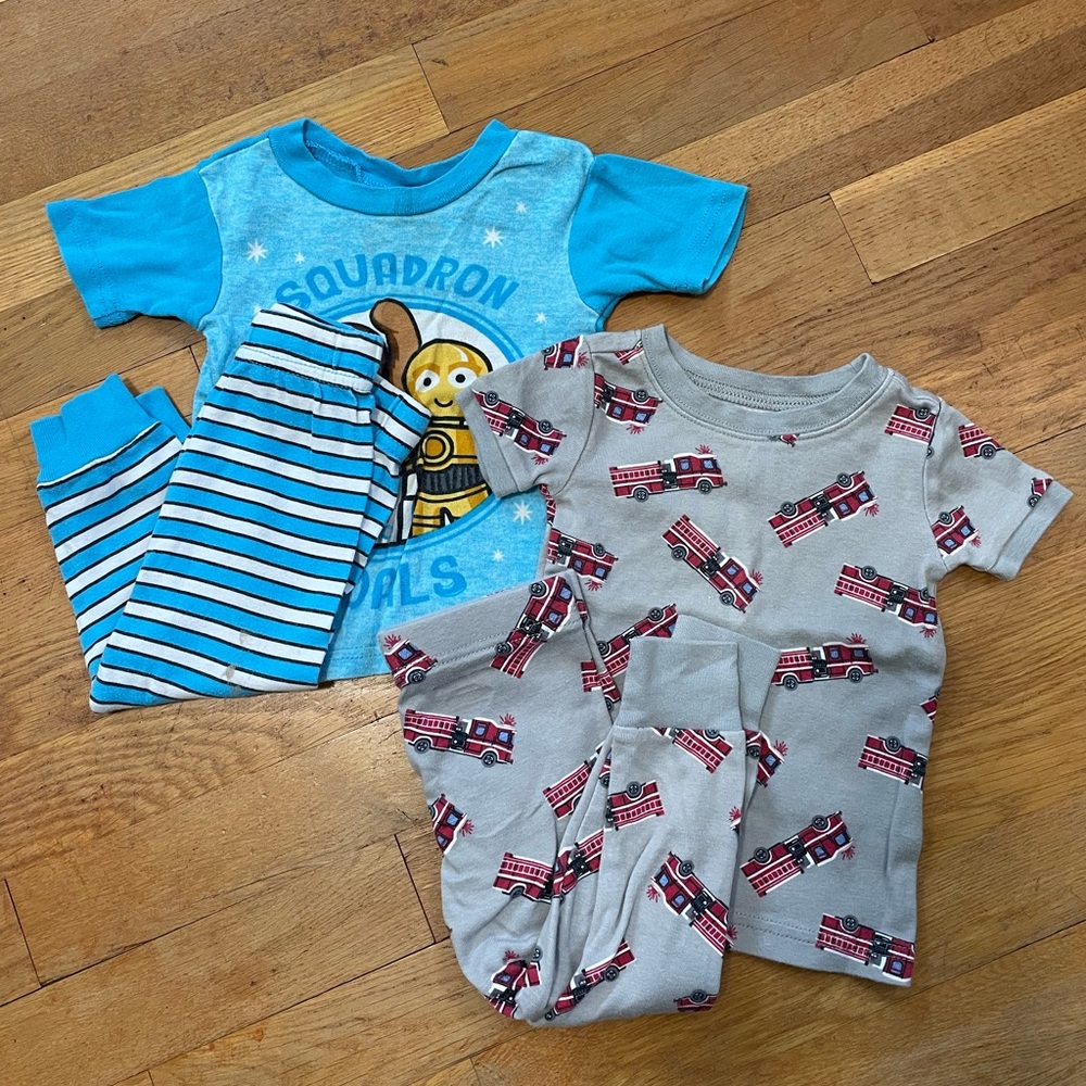 OLD NAVY two piece short sleeve pajamas